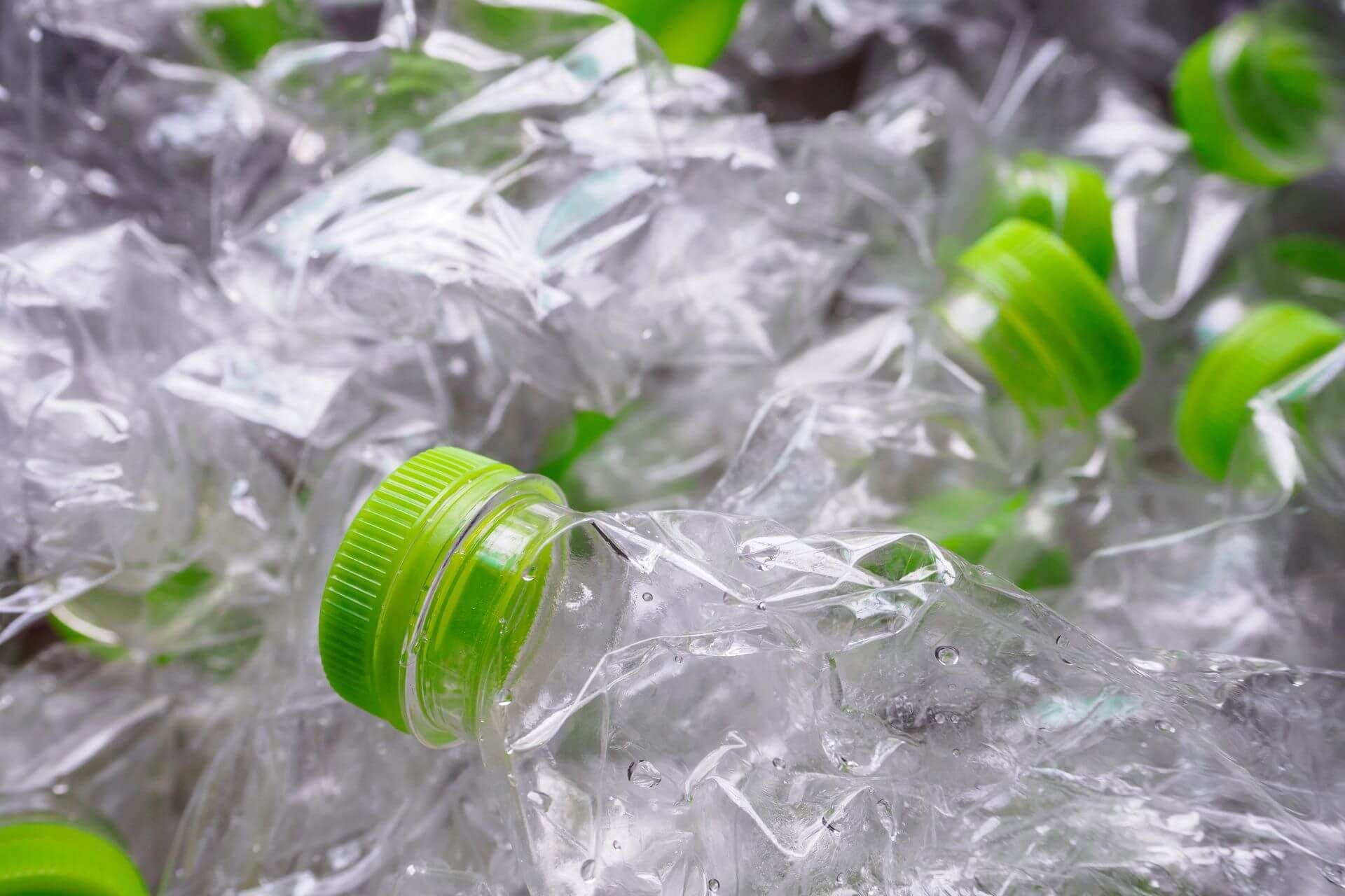 Plastikowe butelki z nakrętkami